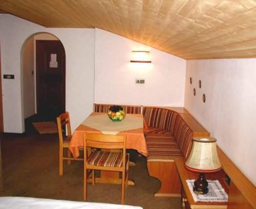 Apparthotel Taufenbrunn Partschins Rum bild